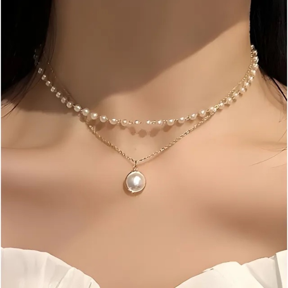Delicate Imitation Pearl Gold Tone Necklace